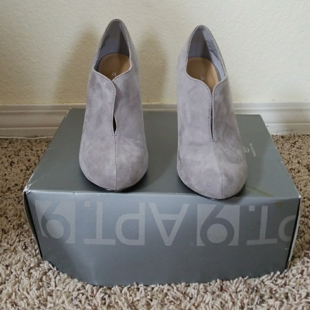 Light grey booties